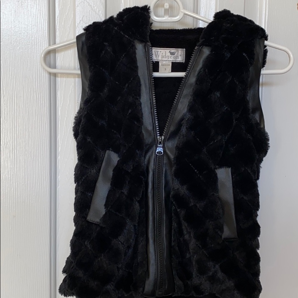 NWOT Widgeon girl’s faux fur vest, size 5